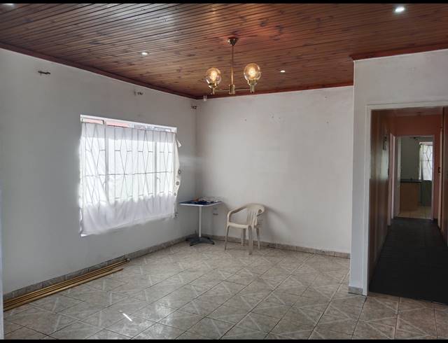 3 BEDROOM FREEHOLD FOR SALE IN RAISETHORPE